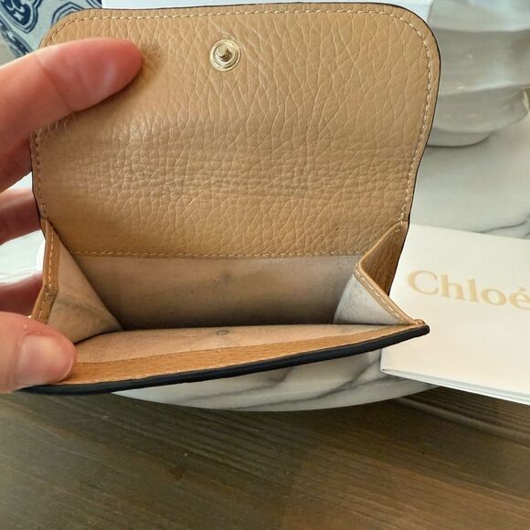 Chloe SMALL ALPHABET TRI-FOLD IN GRAINED
LEATHER - Picture 4 of 9